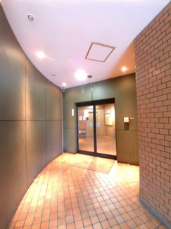 【エントランス】 | 夜間（10：00～6：00）はオートロックとなります