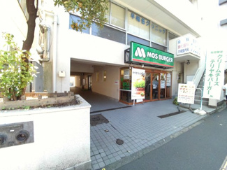 【エントランス】 | マンションの1階にはモスバーガーが入っています