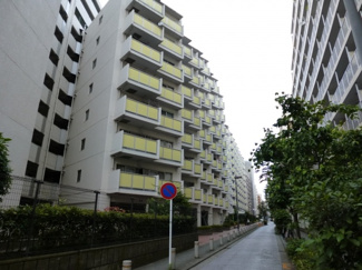 【外観】 | エントランスは国道16号には面していない静かな通り沿いです