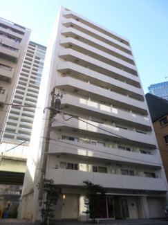 【外観】 | JR中央・総武線「飯田橋」駅徒歩9分。２０１１年３月築。総戸数４０戸。