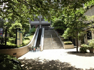 【その他共用部分】 | 裏通路、隣接森ビル敷地より出入り可能です