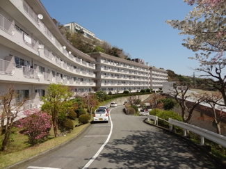 【外観】 | 総戸数３２７戸。安心の常駐管理！