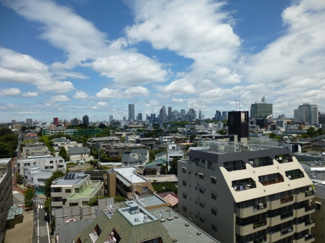 【展望】 | 眼下に松濤の街並み、向こう側には新宿の高層ビル群