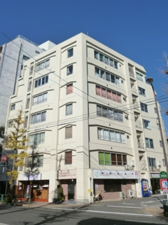 【外観】 | 東急世田谷線「松陰神社前」駅より徒歩５分。東急田園都市線「三軒茶屋」駅も徒歩圏内！
