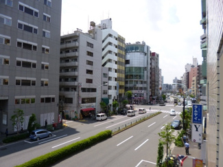 【展望】 | 洋室の窓から。目の前の職安通りの眺め♪