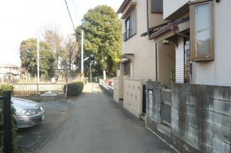 【前面道路含む現地写真】