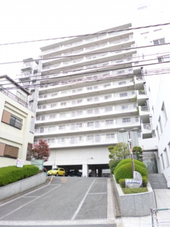 【外観】 | JR山手線「恵比寿」駅　徒歩８分。　総戸数９９戸。　ペット飼育可（細則有）