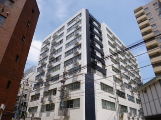 【外観】 | 新宿御苑前　徒歩4分の好立地です♪東南角部屋、日照良好です。