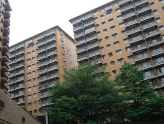 【外観】 | 敷地内にショッピングセンター、銀行ＡＴＭ有り