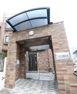 【エントランス】 | ３方角部屋で収納も豊富です