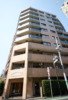 【外観】 | 「荻窪」駅・徒歩７分。JR中央線・東京メトロ東西線・丸ノ内線の３路線利用可能。丸ノ内線は始発駅♪