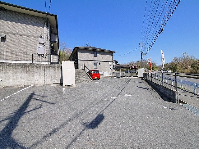 セジュールならやま　Ⅱの駐車場|駐車場があるので、車を買う予定の方も安心です