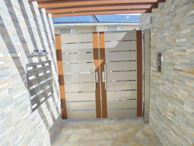 【エントランス】 | ウエスト・トミー | オートロック機能付き