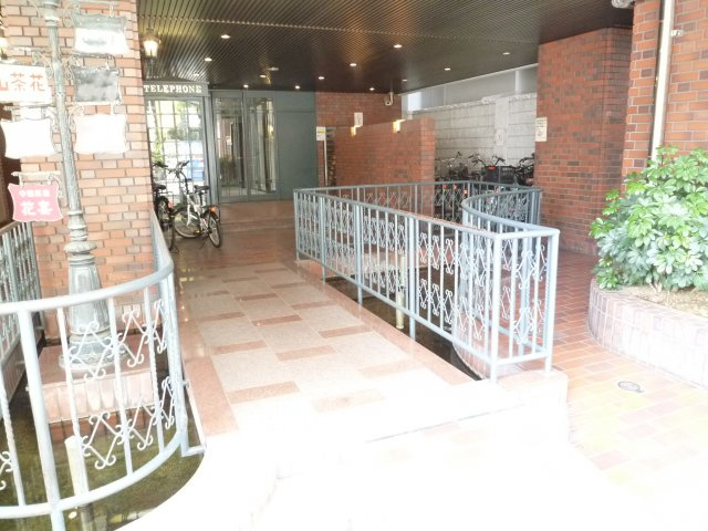ダイヤパレス堀江公園のエントランス