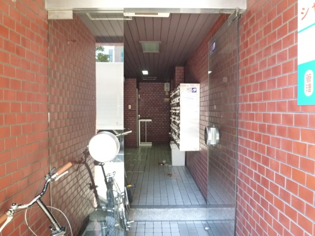 シャンドール難波のエントランス