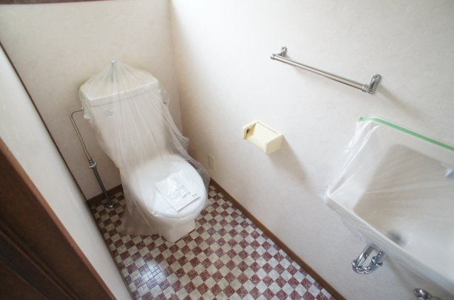 【トイレ】 | 下井沢戸建 | 落ち着いた色調のトイレです