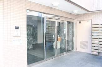【エントランス】 | オートロック完備！あると安心です♪