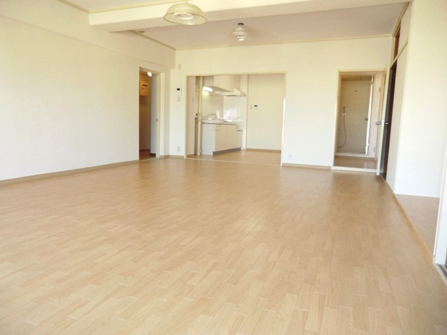 エバービューハイツの居間・リビング|とにかく広いリビーング