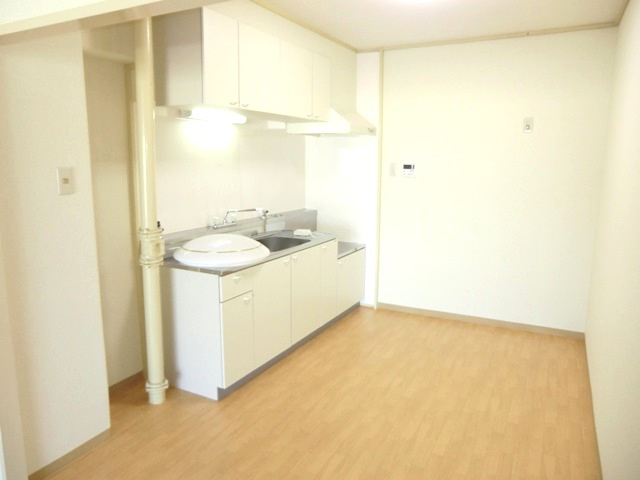 エバービューハイツのキッチン|広々キッチン