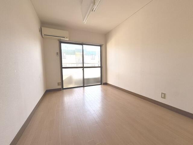 フジビルの洋室