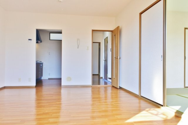 ロイヤルコート鷲巣壱番館の居間・リビング