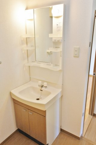 ロイヤルコート鷲巣壱番館の独立洗面台