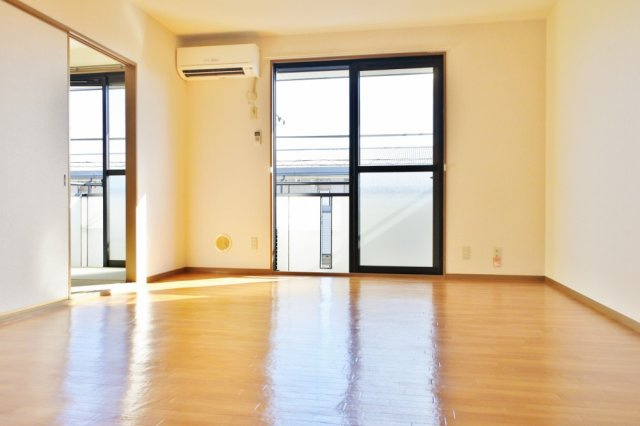 ロイヤルコート鷲巣壱番館の居間・リビング