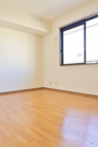 ロイヤルコート鷲巣壱番館の洋室