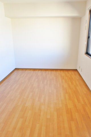 ロイヤルコート鷲巣壱番館の洋室