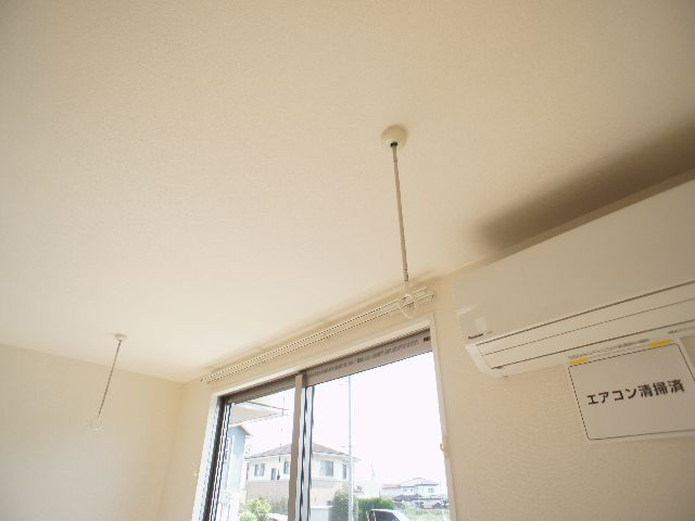 【設備】 | アリシャＢ | 便利な室内物干しがあります。