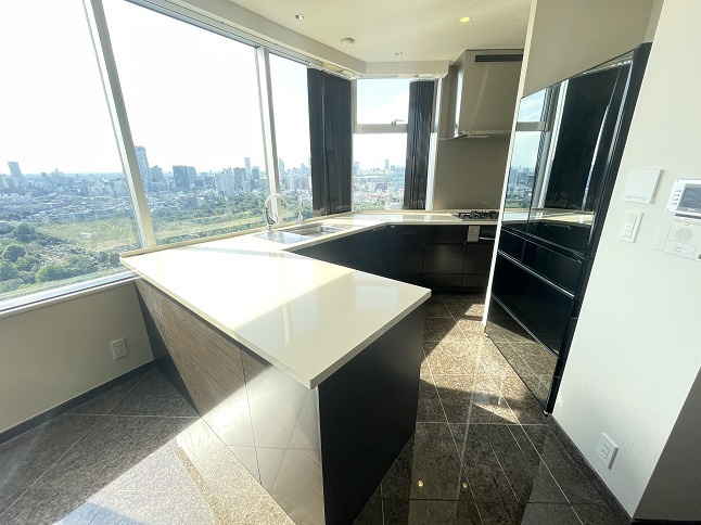 港区六本木７丁目の賃貸マンションのその他|キッチン・家具家電付・リフォーム前