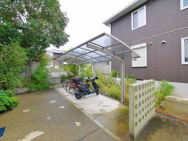 グレイスコートＣのその他共用部分|屋根付き駐輪場