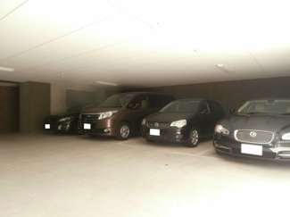 【駐車場】