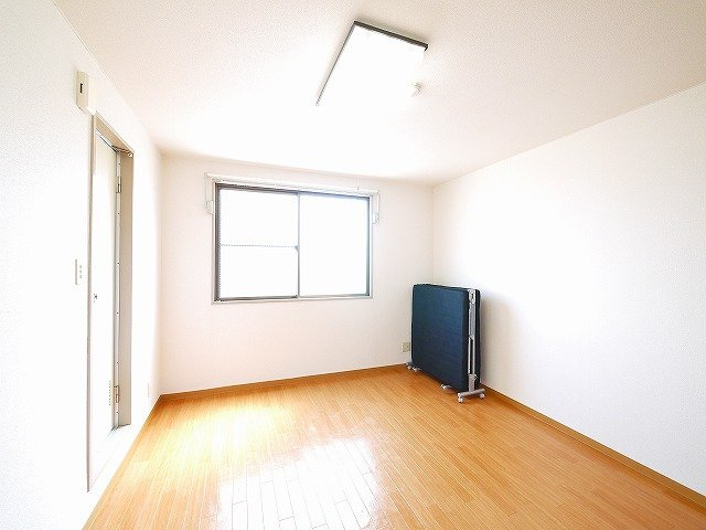 コーポ諏訪柳町の洋室|きれいな洋室です