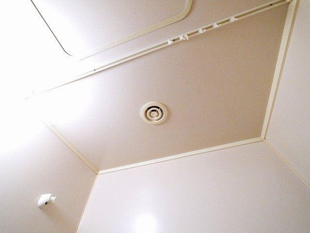 コーポ諏訪柳町の設備|お風呂には換気扇もついてます。