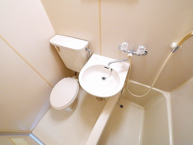 コーポ諏訪柳町の設備|お掃除し易いユニットバスタイプです。