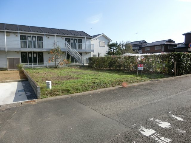 鴻巣市稲荷町の売地の前面道路含む現地写真