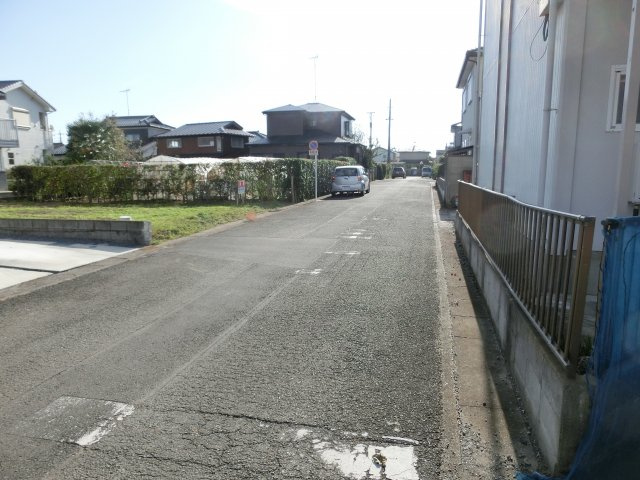 鴻巣市稲荷町の売地の前面道路含む現地写真