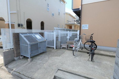 【その他共用部分】 | アシュール・レイ | 敷地内にダストボックスございます