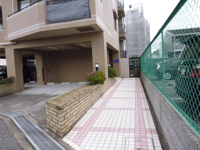 ベルトピア西明石6の駐車場