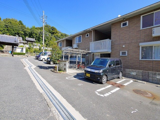 ラフィーネの駐車場|駐車スペースもあります