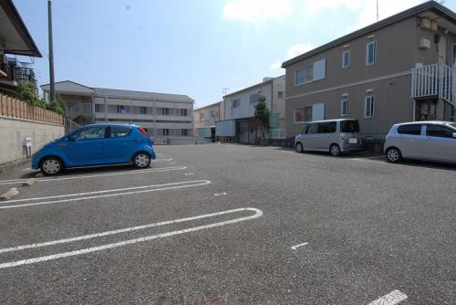 清城ハイツの駐車場