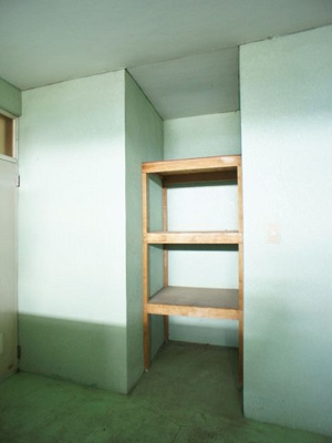 【その他】 | グリーンガーデンNo.6 | 玄関先に便利な棚があります♪