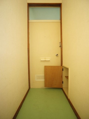 【玄関】 | グリーンガーデンNo.6 | シューズボックスのある玄関です。