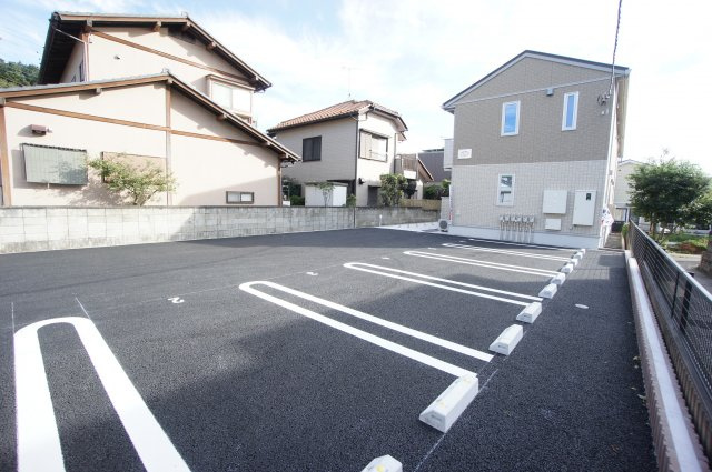 グラシューズの駐車場