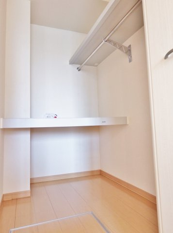 ESTRONDEの収納|ウォークインクローゼットです♪