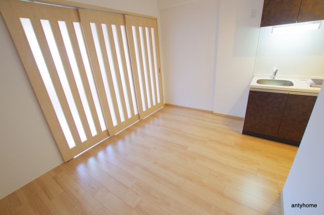 レオングラン新大阪レジデンス　仲介手数料無料の居間・リビング