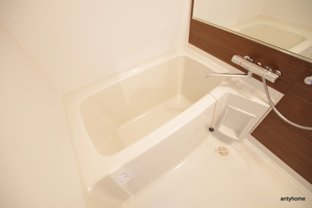 レオングラン新大阪レジデンス　仲介手数料無料の浴室