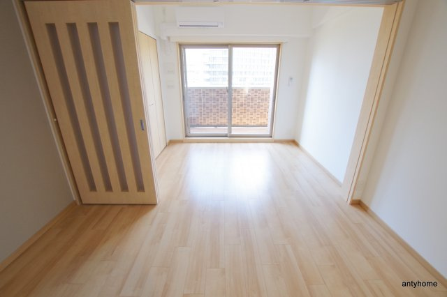 レオングラン新大阪レジデンス　仲介手数料無料の洋室