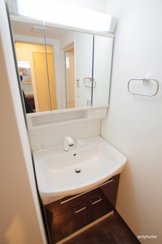 レオングラン新大阪レジデンス　仲介手数料無料の洗面所